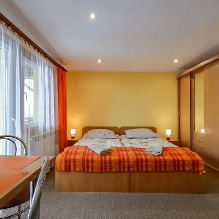 Willa Pod Klonem Pokoje Goscinne Bed & Breakfast Szczawnica